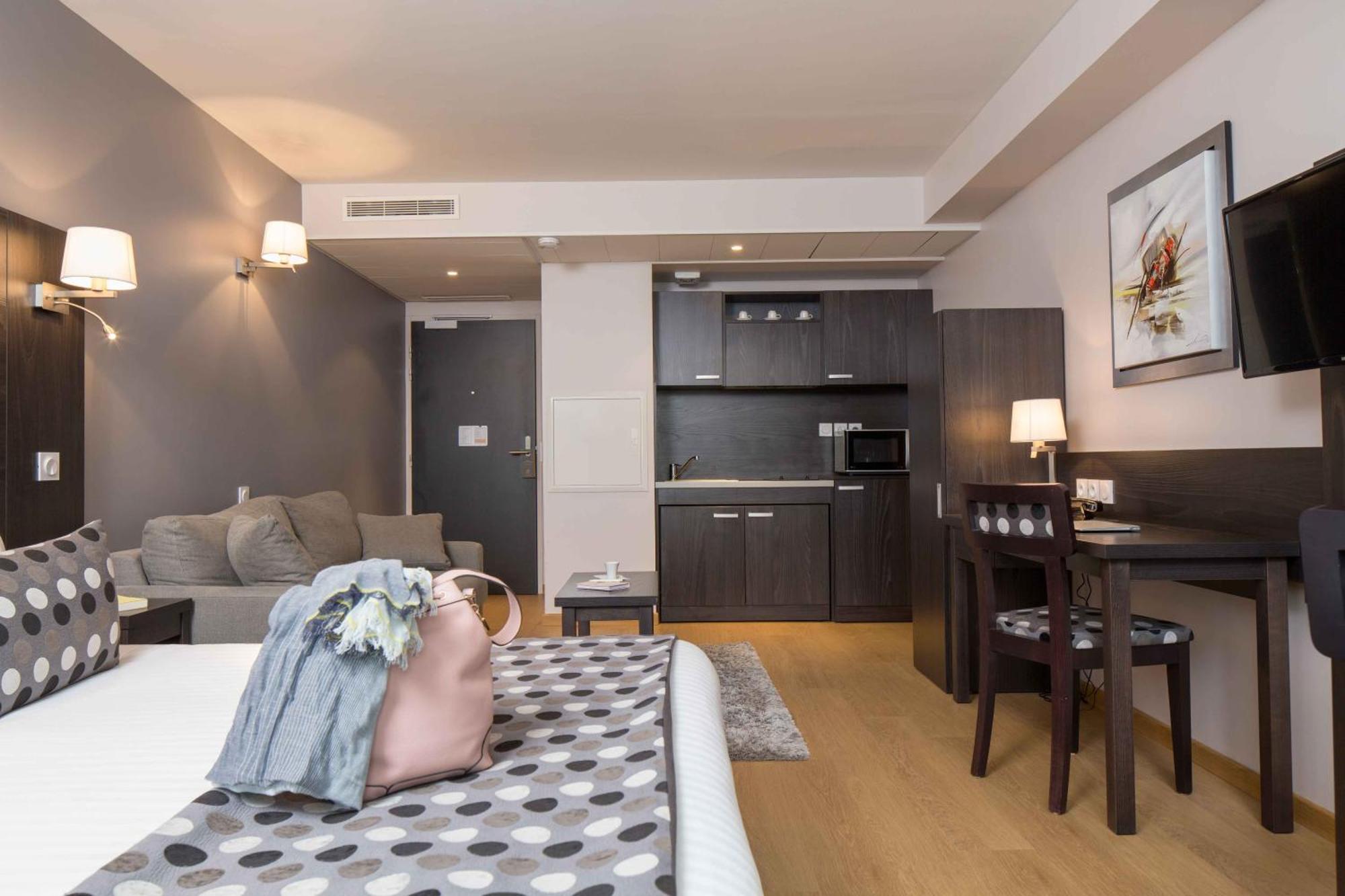 Seven Urban Suites Nantes Centre Экстерьер фото