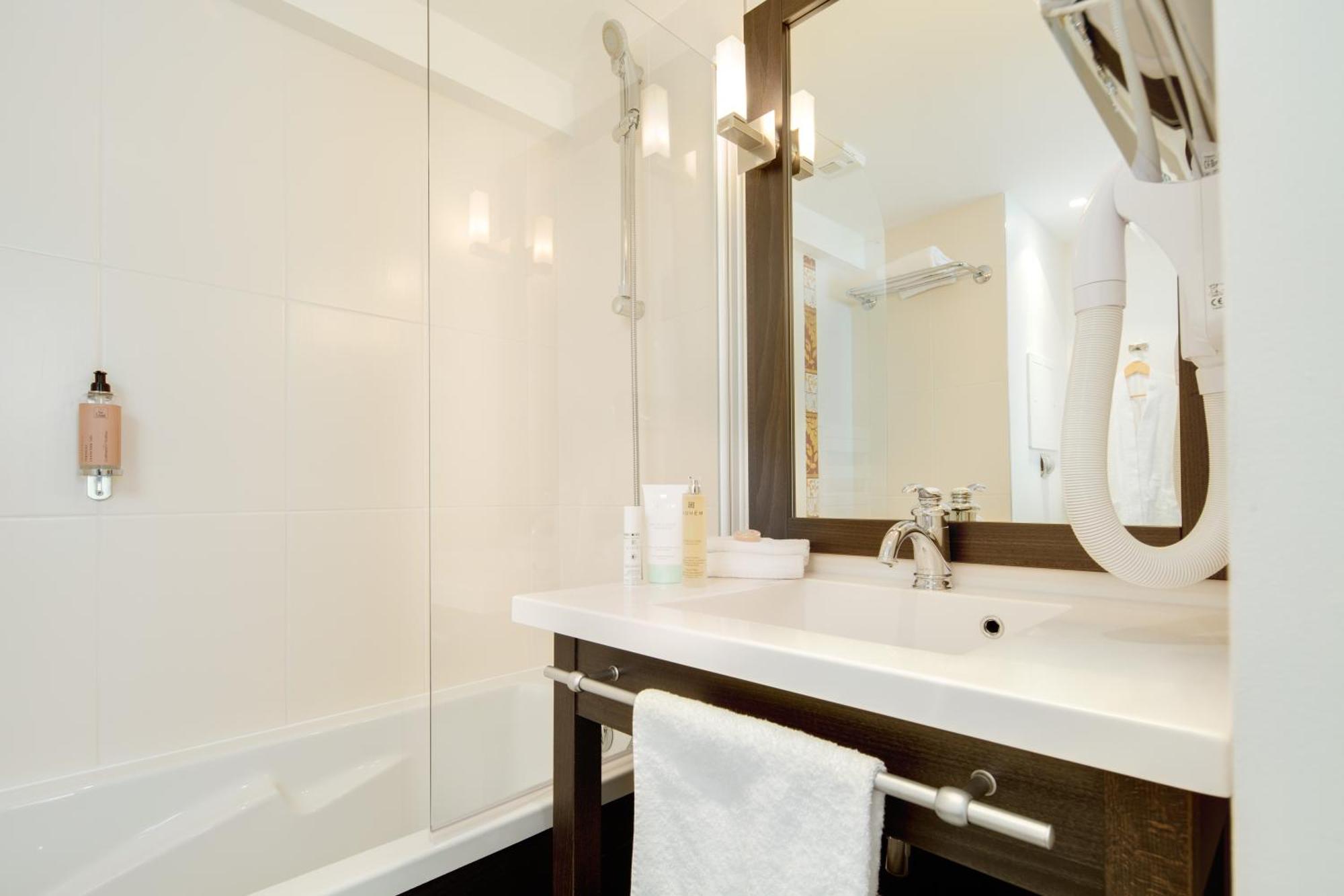 Seven Urban Suites Nantes Centre Экстерьер фото