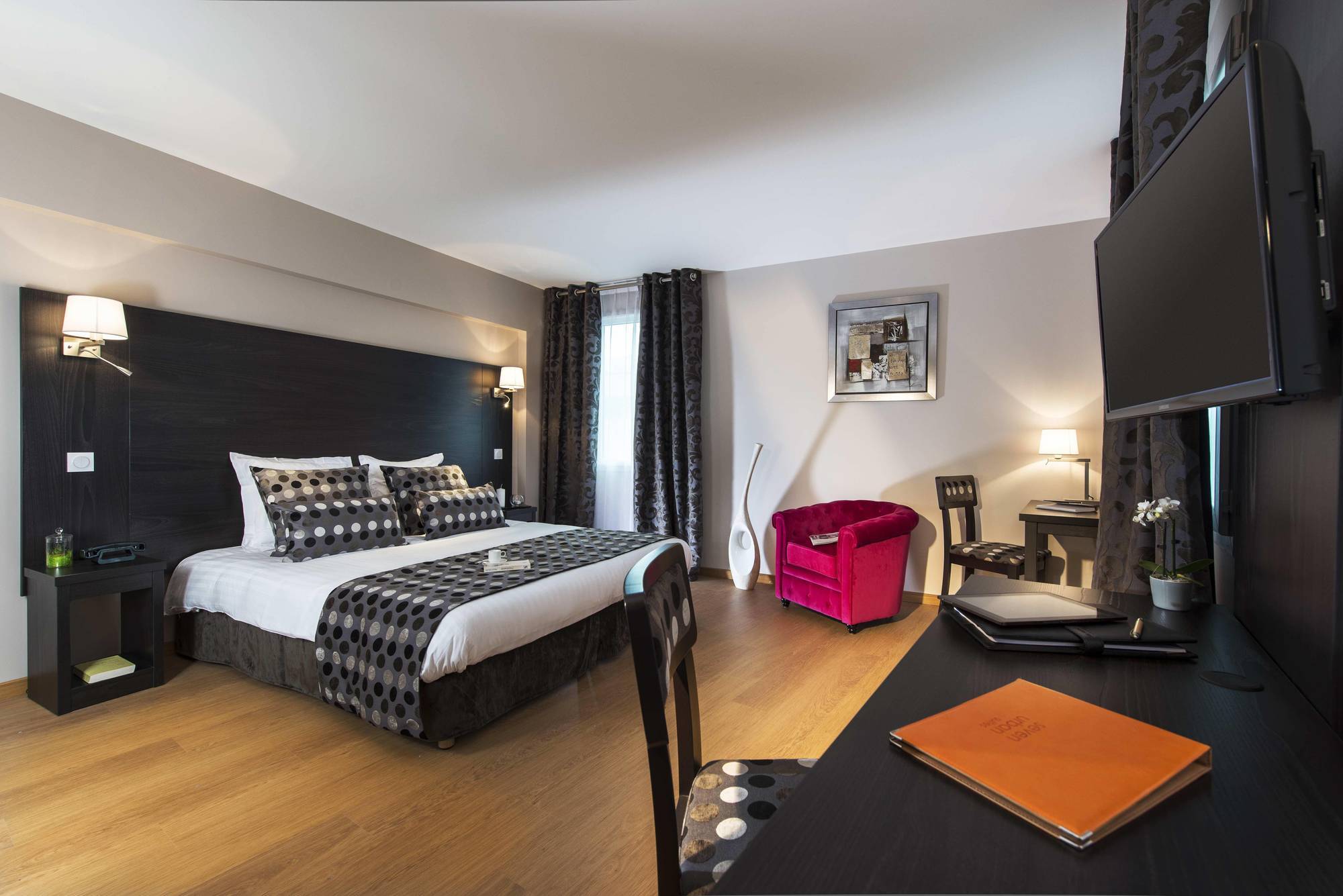 Seven Urban Suites Nantes Centre Экстерьер фото